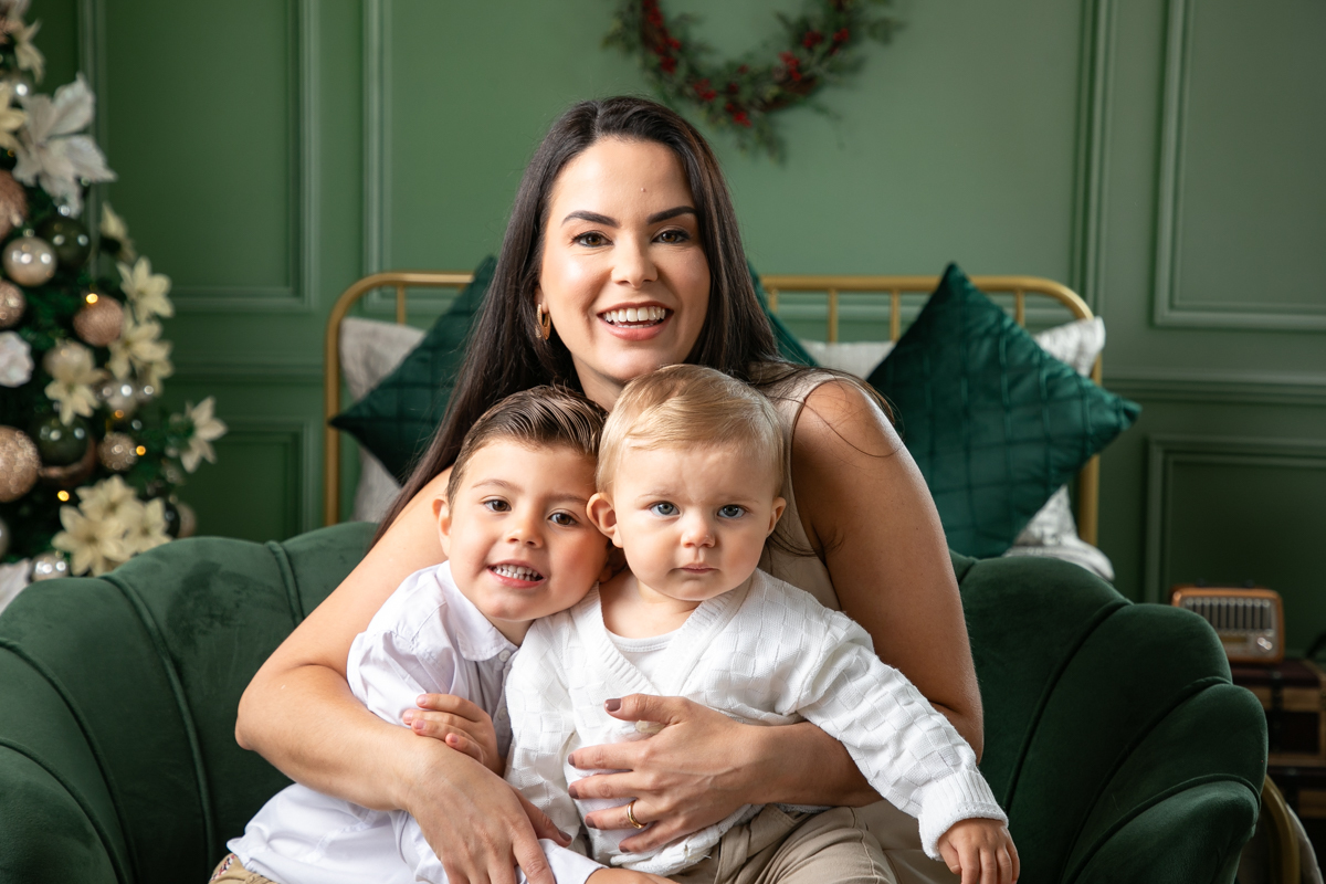 campanha-fotografica-de-natal-cenario-fotografico-de-natal-ideia-de-cenario-de-natal-fundo-fotografico-de-natal-fotos-de-natal-ideias-de-arvore-de-natal-fotos-de-natal-em-familia-natal-2025-tendencias-fotografo-em-barbcena-estudio-de-fotos-isabela-lobato