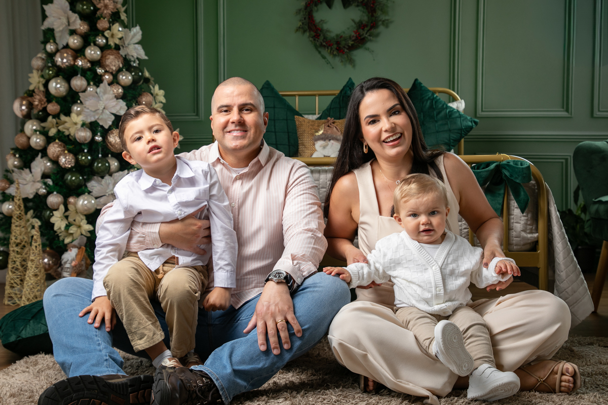 campanha-fotografica-de-natal-cenario-fotografico-de-natal-ideia-de-cenario-de-natal-fundo-fotografico-de-natal-fotos-de-natal-ideias-de-arvore-de-natal-fotos-de-natal-em-familia-natal-2025-tendencias-fotografo-em-barbcena-estudio-de-fotos-isabela-lobato