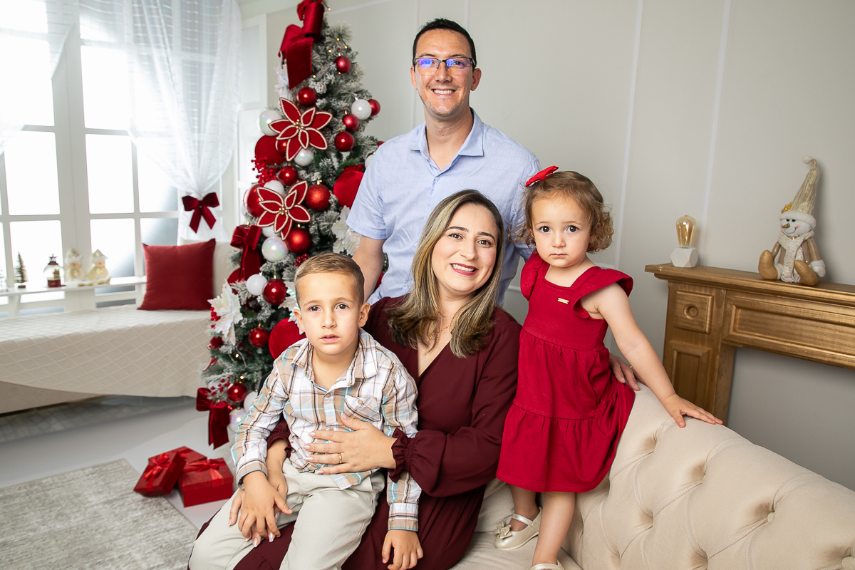 campanha-fotografica-de-natal-cenario-fotografico-de-natal-ideia-de-cenario-de-natal-fundo-fotografico-de-natal-fotos-de-natal-ideias-de-arvore-de-natal-fotos-de-natal-em-familia-natal-2025-tendencias-fotografo-em-barbcena-estudio-de-fotos-isabela-lobato
