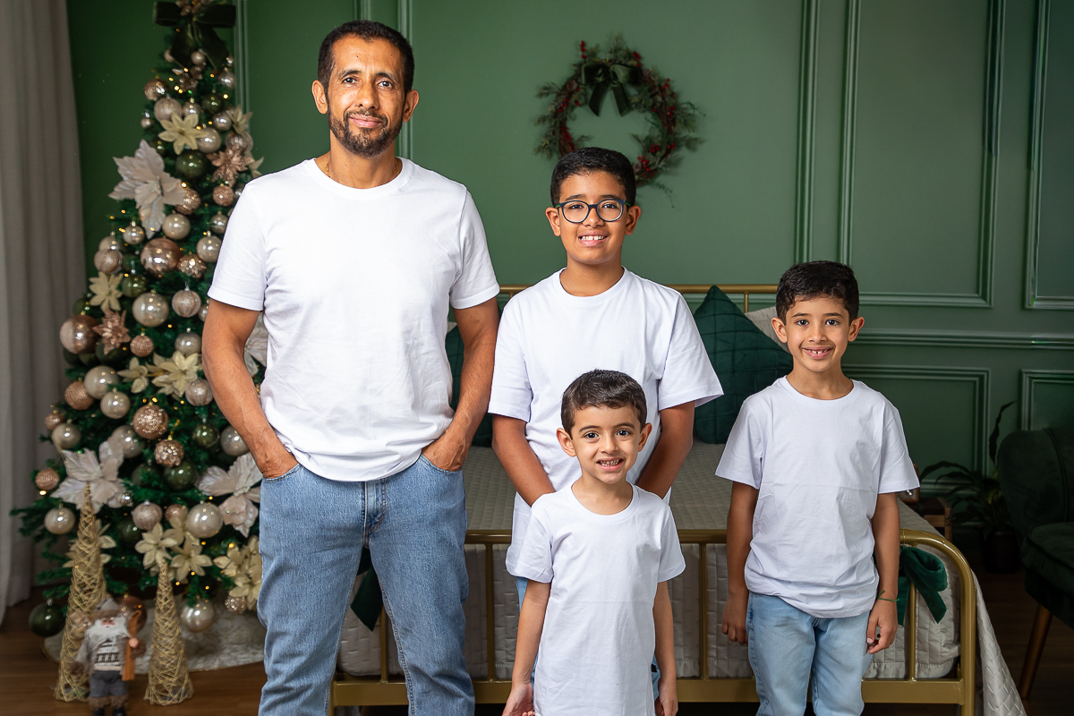 campanha-fotografica-de-natal-cenario-fotografico-de-natal-ideia-de-cenario-de-natal-fundo-fotografico-de-natal-fotos-de-natal-ideias-de-arvore-de-natal-fotos-de-natal-em-familia-natal-2025-tendencias-fotografo-em-barbcena-estudio-de-fotos-isabela-lobato