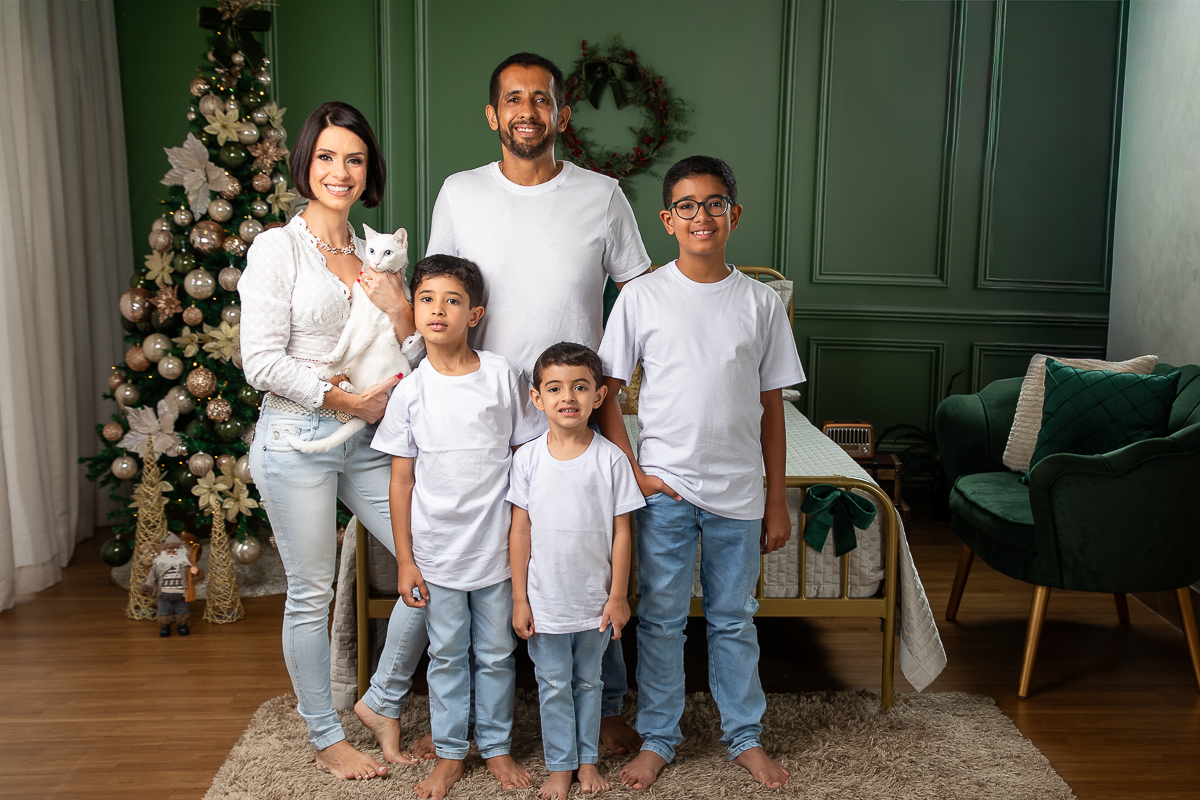 campanha-fotografica-de-natal-cenario-fotografico-de-natal-ideia-de-cenario-de-natal-fundo-fotografico-de-natal-fotos-de-natal-ideias-de-arvore-de-natal-fotos-de-natal-em-familia-natal-2025-tendencias-fotografo-em-barbcena-estudio-de-fotos-isabela-lobato