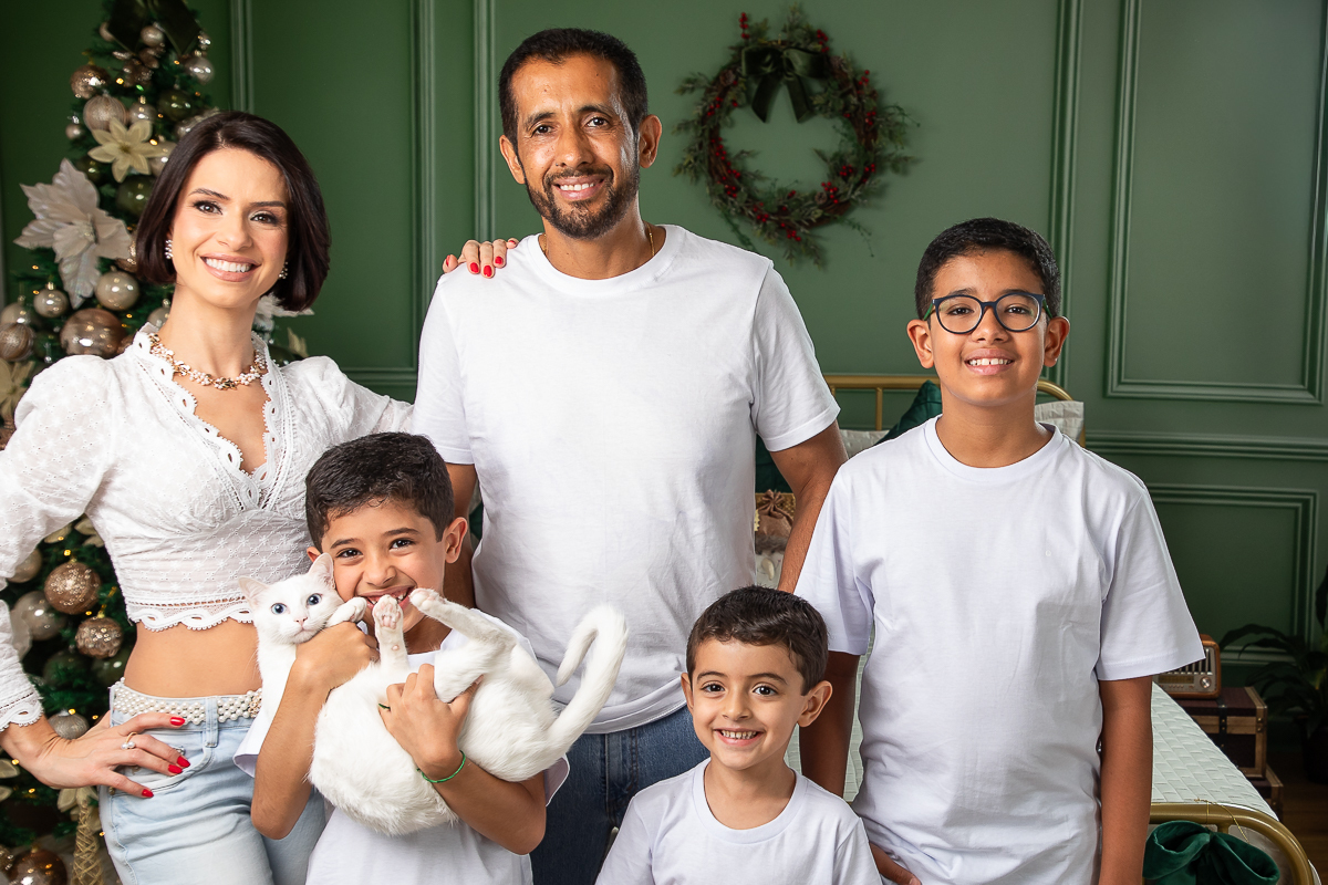 campanha-fotografica-de-natal-cenario-fotografico-de-natal-ideia-de-cenario-de-natal-fundo-fotografico-de-natal-fotos-de-natal-ideias-de-arvore-de-natal-fotos-de-natal-em-familia-natal-2025-tendencias-fotografo-em-barbcena-estudio-de-fotos-isabela-lobato