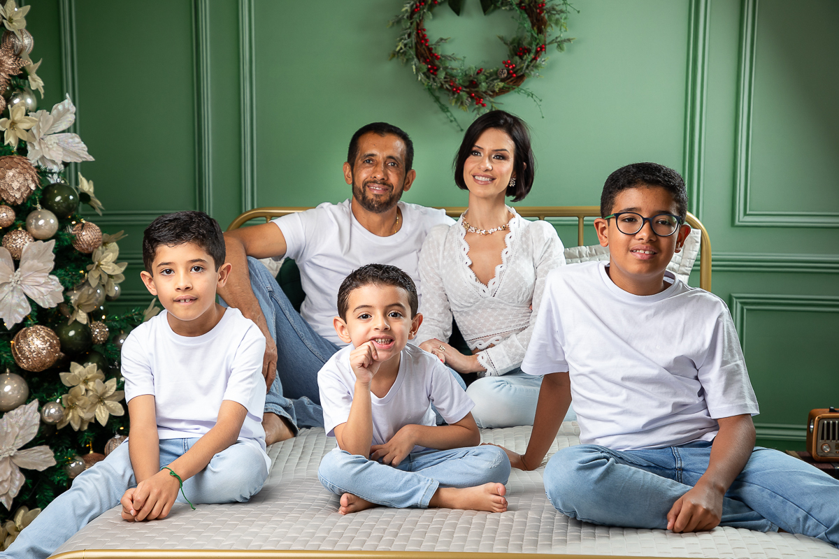 campanha-fotografica-de-natal-cenario-fotografico-de-natal-ideia-de-cenario-de-natal-fundo-fotografico-de-natal-fotos-de-natal-ideias-de-arvore-de-natal-fotos-de-natal-em-familia-natal-2025-tendencias-fotografo-em-barbcena-estudio-de-fotos-isabela-lobato