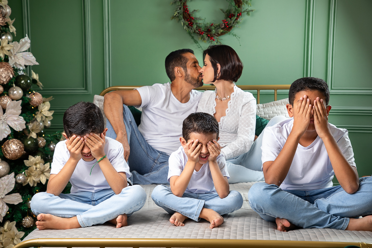 campanha-fotografica-de-natal-cenario-fotografico-de-natal-ideia-de-cenario-de-natal-fundo-fotografico-de-natal-fotos-de-natal-ideias-de-arvore-de-natal-fotos-de-natal-em-familia-natal-2025-tendencias-fotografo-em-barbcena-estudio-de-fotos-isabela-lobato