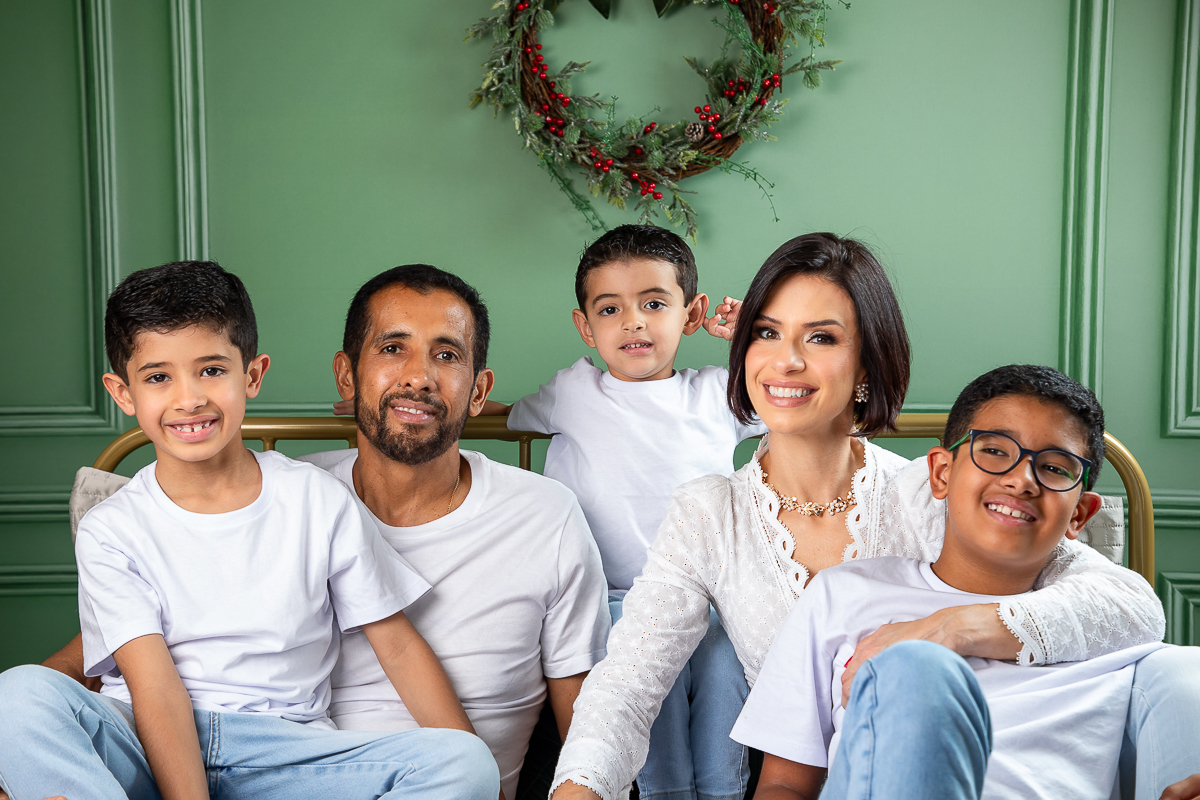 campanha-fotografica-de-natal-cenario-fotografico-de-natal-ideia-de-cenario-de-natal-fundo-fotografico-de-natal-fotos-de-natal-ideias-de-arvore-de-natal-fotos-de-natal-em-familia-natal-2025-tendencias-fotografo-em-barbcena-estudio-de-fotos-isabela-lobato