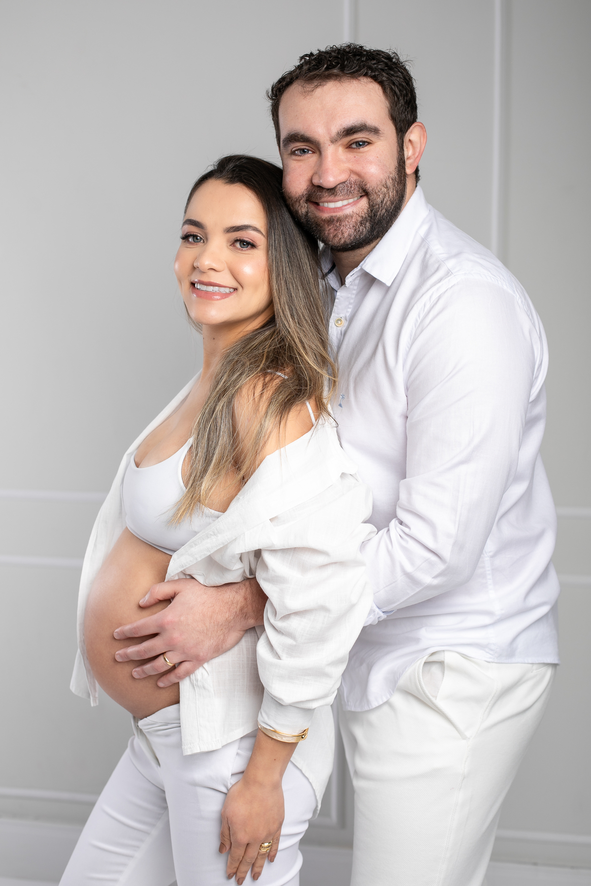 ensaio-fotografico-gestante-em-estudio-pregnancy-photo-shoot-studio-pregnancy-ensaio-gestante-com-flores-naturais-ideia-de-poses-para-foto-de-gestantes-ideia-de-roupas-para-ensaio-gestante-em-estudio-fotografa-de-gestante-em-barbacena-isabela-lobato-fotos