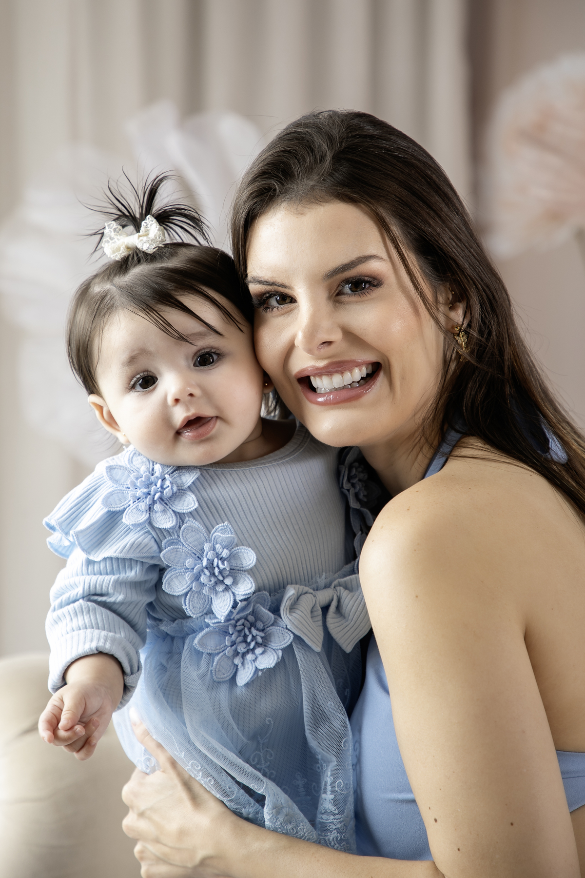 ensaio-fotografico-dia-das-maes-ensaio-dia-das-maes-cenario-do-dia-das-maes-inspiracao-de-cenario-fotografico-de-dia-das-maes-amor-de-mae-maternar-melhor-fotografo-de-barbacena-estudio-fotografico-em-barbacena-isabela-lobato-fotografia-dia-das-maes-2026