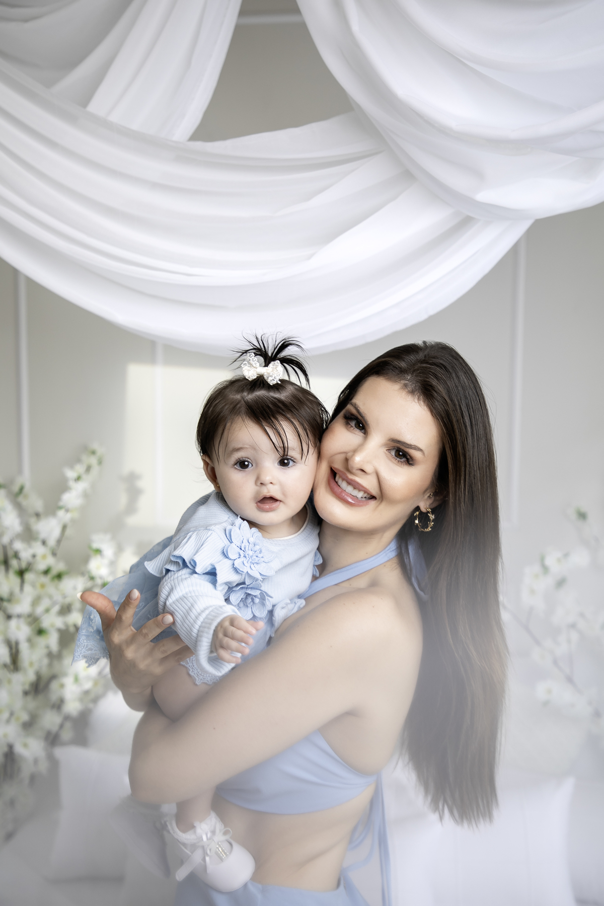 ensaio-fotografico-dia-das-maes-ensaio-dia-das-maes-cenario-do-dia-das-maes-inspiracao-de-cenario-fotografico-de-dia-das-maes-amor-de-mae-maternar-melhor-fotografo-de-barbacena-estudio-fotografico-em-barbacena-isabela-lobato-fotografia-dia-das-maes-2026