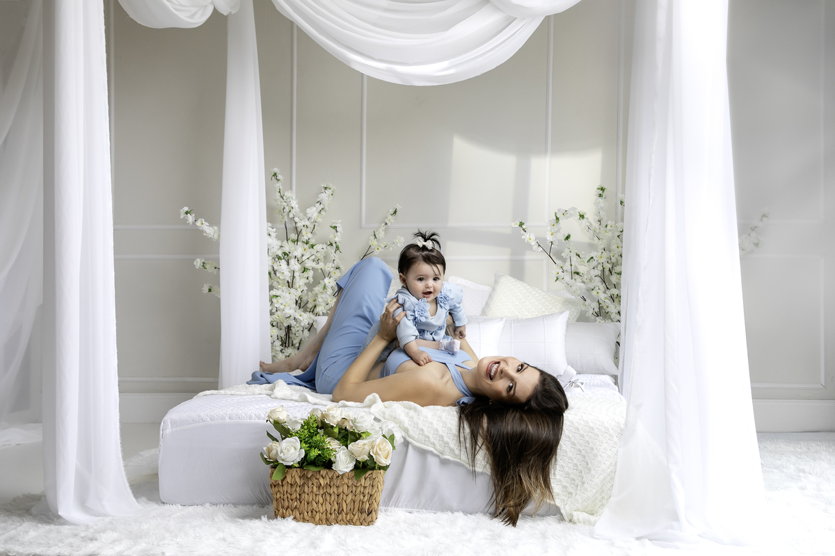 ensaio-fotografico-dia-das-maes-ensaio-dia-das-maes-cenario-do-dia-das-maes-inspiracao-de-cenario-fotografico-de-dia-das-maes-amor-de-mae-maternar-melhor-fotografo-de-barbacena-estudio-fotografico-em-barbacena-isabela-lobato-fotografia-dia-das-maes-2026