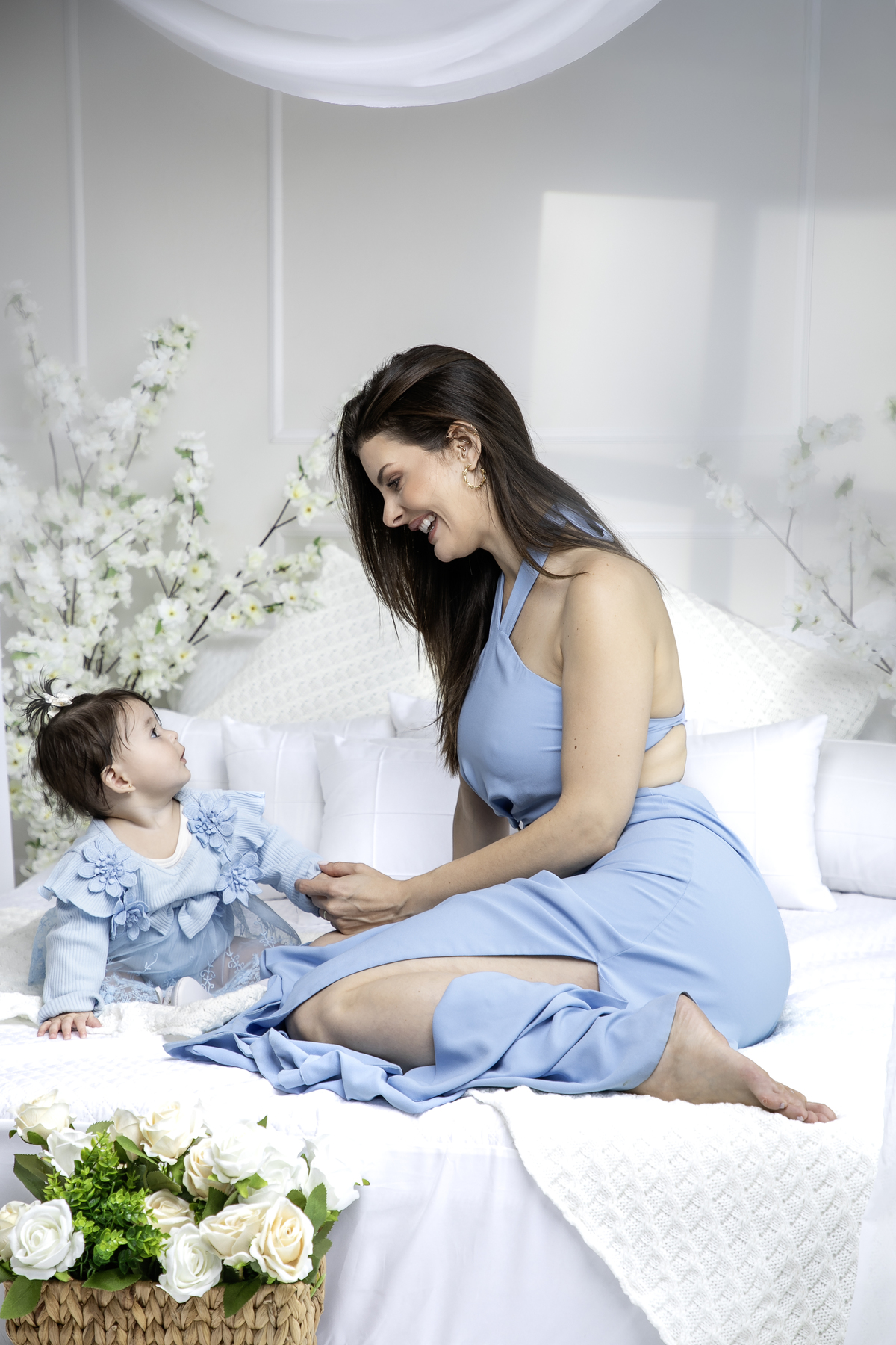 ensaio-fotografico-dia-das-maes-ensaio-dia-das-maes-cenario-do-dia-das-maes-inspiracao-de-cenario-fotografico-de-dia-das-maes-amor-de-mae-maternar-melhor-fotografo-de-barbacena-estudio-fotografico-em-barbacena-isabela-lobato-fotografia-dia-das-maes-2026