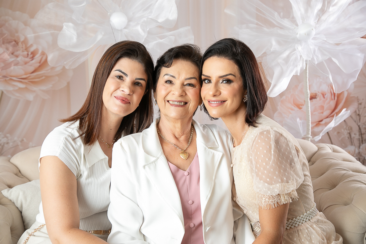 ensaio-fotografico-dia-das-maes-ensaio-dia-das-maes-cenario-do-dia-das-maes-inspiracao-de-cenario-fotografico-de-dia-das-maes-amor-de-mae-maternar-melhor-fotografo-de-barbacena-estudio-fotografico-em-barbacena-isabela-lobato-fotografia-dia-das-maes-2026