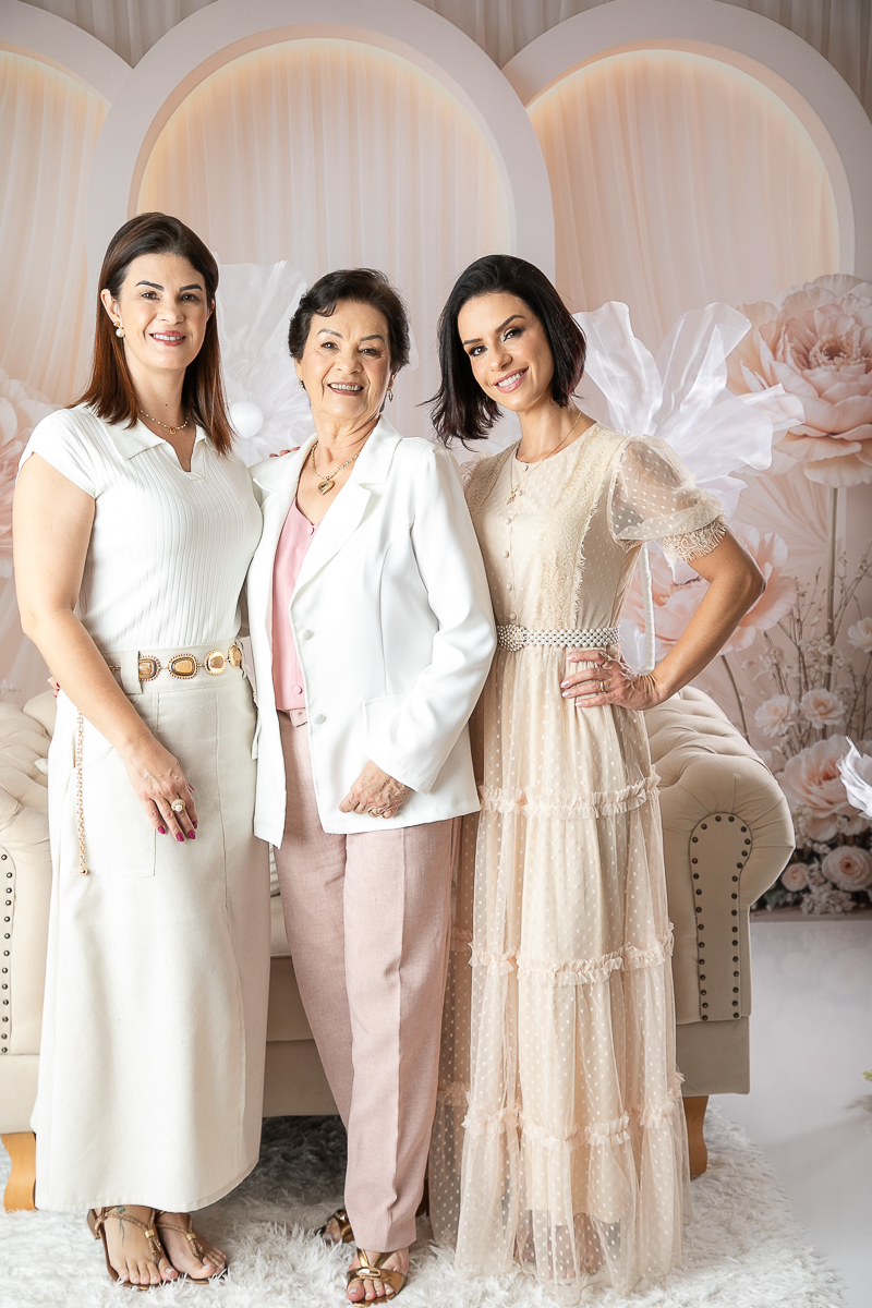 ensaio-fotografico-dia-das-maes-ensaio-dia-das-maes-cenario-do-dia-das-maes-inspiracao-de-cenario-fotografico-de-dia-das-maes-amor-de-mae-maternar-melhor-fotografo-de-barbacena-estudio-fotografico-em-barbacena-isabela-lobato-fotografia-dia-das-maes-2026