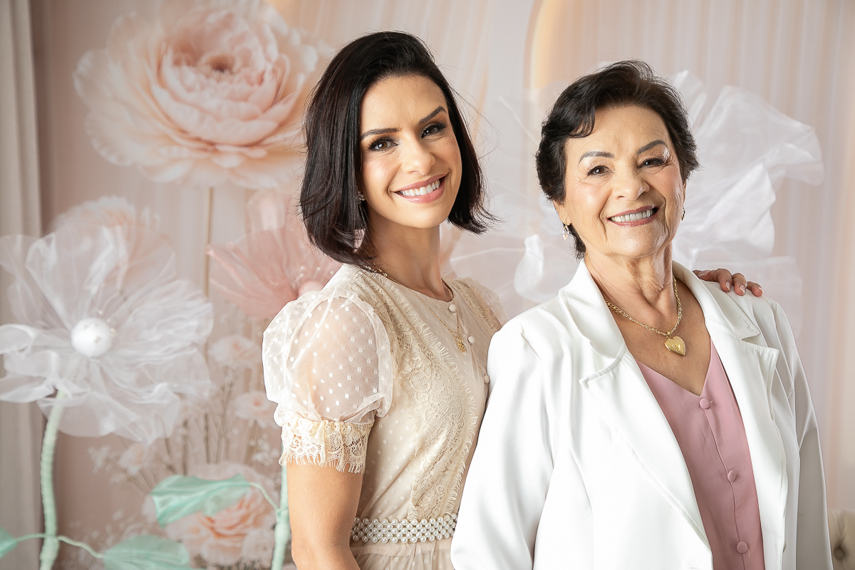 ensaio-fotografico-dia-das-maes-ensaio-dia-das-maes-cenario-do-dia-das-maes-inspiracao-de-cenario-fotografico-de-dia-das-maes-amor-de-mae-maternar-melhor-fotografo-de-barbacena-estudio-fotografico-em-barbacena-isabela-lobato-fotografia-dia-das-maes-2026