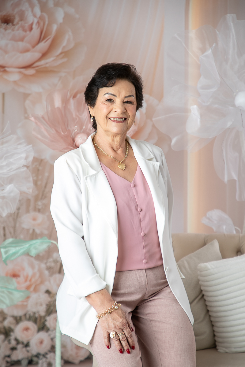 ensaio-fotografico-dia-das-maes-ensaio-dia-das-maes-cenario-do-dia-das-maes-inspiracao-de-cenario-fotografico-de-dia-das-maes-amor-de-mae-maternar-melhor-fotografo-de-barbacena-estudio-fotografico-em-barbacena-isabela-lobato-fotografia-dia-das-maes-2026