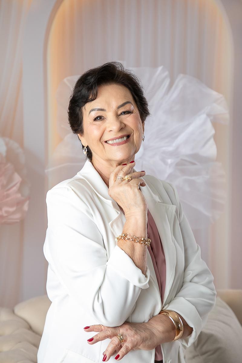 ensaio-fotografico-dia-das-maes-ensaio-dia-das-maes-cenario-do-dia-das-maes-inspiracao-de-cenario-fotografico-de-dia-das-maes-amor-de-mae-maternar-melhor-fotografo-de-barbacena-estudio-fotografico-em-barbacena-isabela-lobato-fotografia-dia-das-maes-2026