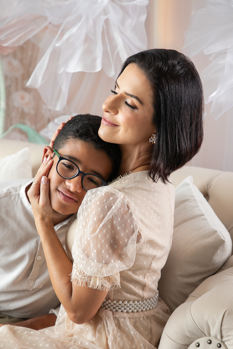 ensaio-fotografico-dia-das-maes-ensaio-dia-das-maes-cenario-do-dia-das-maes-inspiracao-de-cenario-fotografico-de-dia-das-maes-amor-de-mae-maternar-melhor-fotografo-de-barbacena-estudio-fotografico-em-barbacena-isabela-lobato-fotografia-dia-das-maes-2026