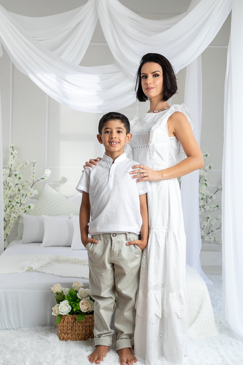 ensaio-fotografico-dia-das-maes-ensaio-dia-das-maes-cenario-do-dia-das-maes-inspiracao-de-cenario-fotografico-de-dia-das-maes-amor-de-mae-maternar-melhor-fotografo-de-barbacena-estudio-fotografico-em-barbacena-isabela-lobato-fotografia-dia-das-maes-2026