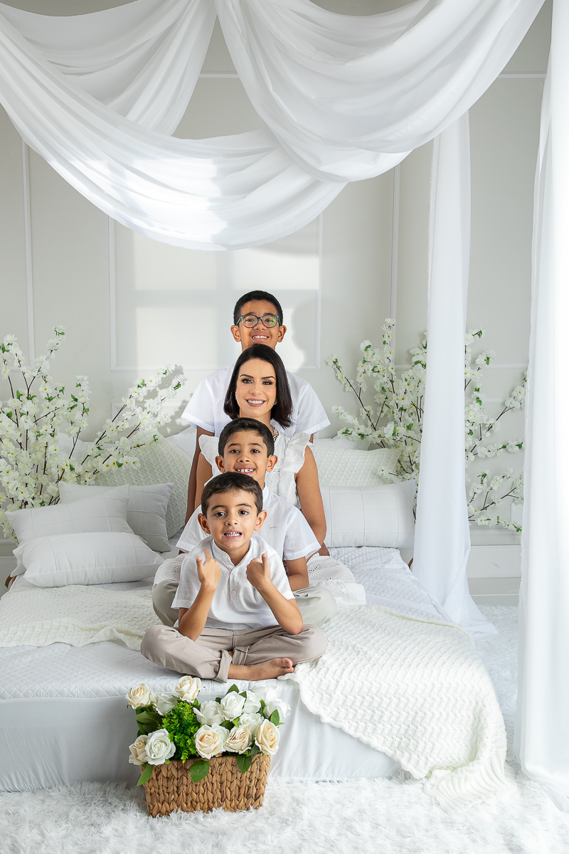 ensaio-fotografico-dia-das-maes-ensaio-dia-das-maes-cenario-do-dia-das-maes-inspiracao-de-cenario-fotografico-de-dia-das-maes-amor-de-mae-maternar-melhor-fotografo-de-barbacena-estudio-fotografico-em-barbacena-isabela-lobato-fotografia-dia-das-maes-2026