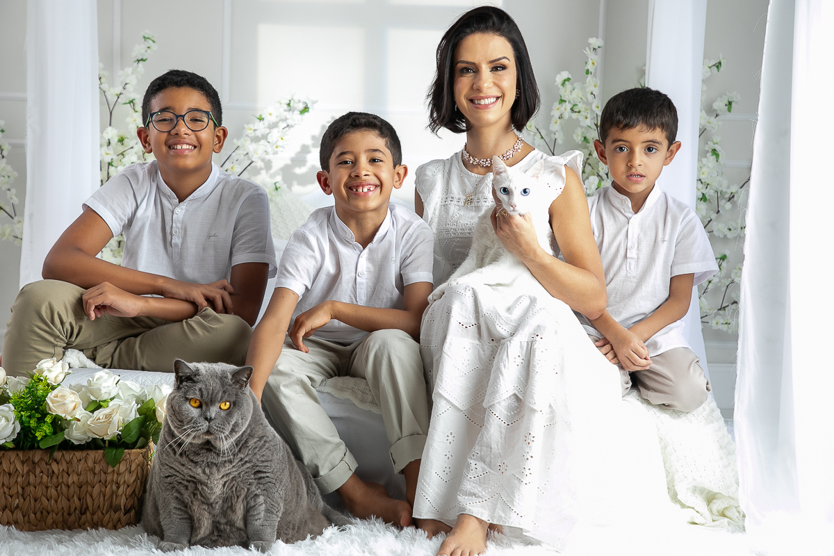 ensaio-fotografico-dia-das-maes-ensaio-dia-das-maes-cenario-do-dia-das-maes-inspiracao-de-cenario-fotografico-de-dia-das-maes-amor-de-mae-maternar-melhor-fotografo-de-barbacena-estudio-fotografico-em-barbacena-isabela-lobato-fotografia-dia-das-maes-2026