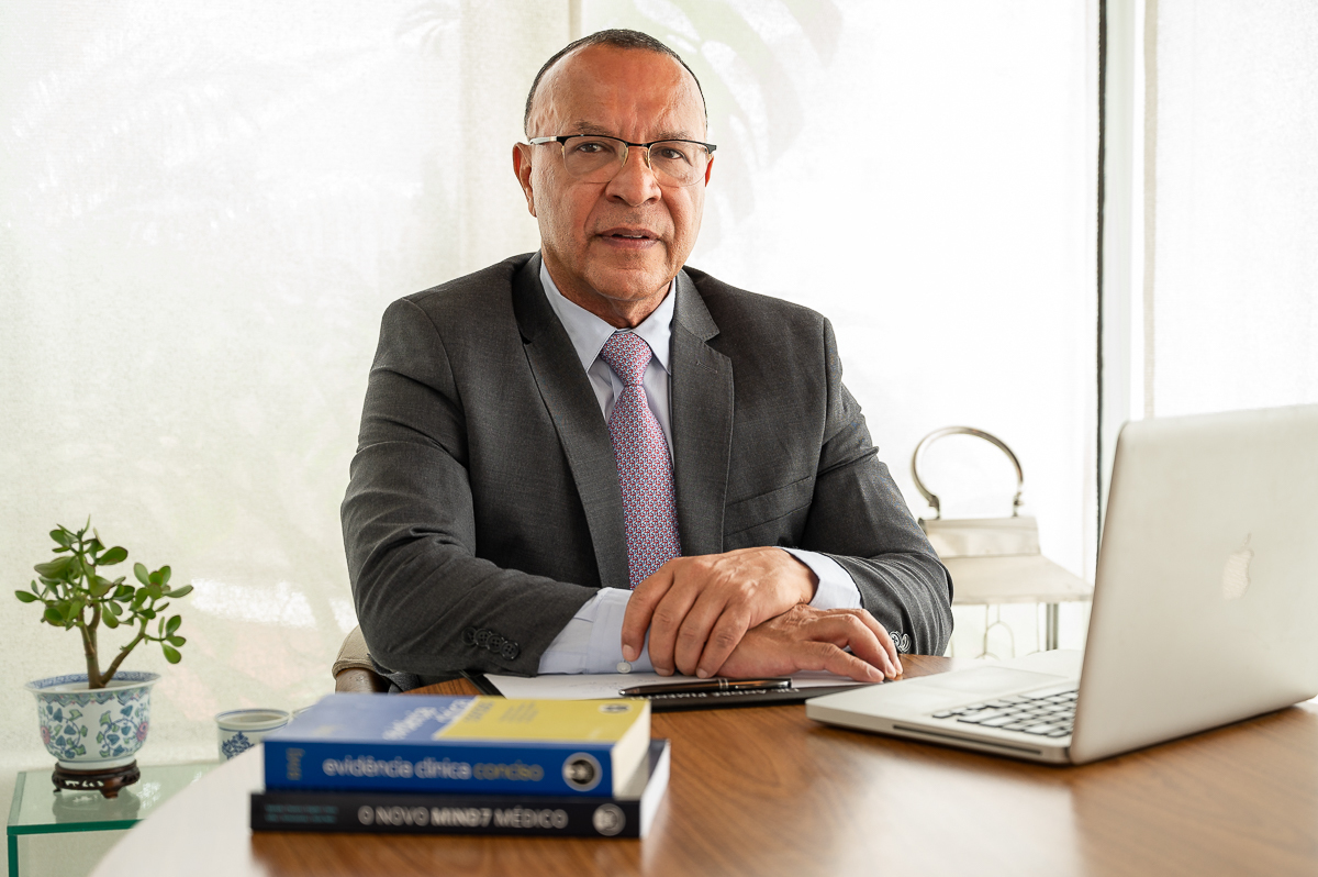 retrato-corporativo-mkt-digital-marketing-para-medico-foto-de-medico-retrato-corporativo-para-medico-fotos-para-posicionamento-digital-fotografo-de-retrato-fotografo-de-publicidade-isabela-lobato-fotografia-medico-nefrologista-barbacena-dr-andre-pimentel