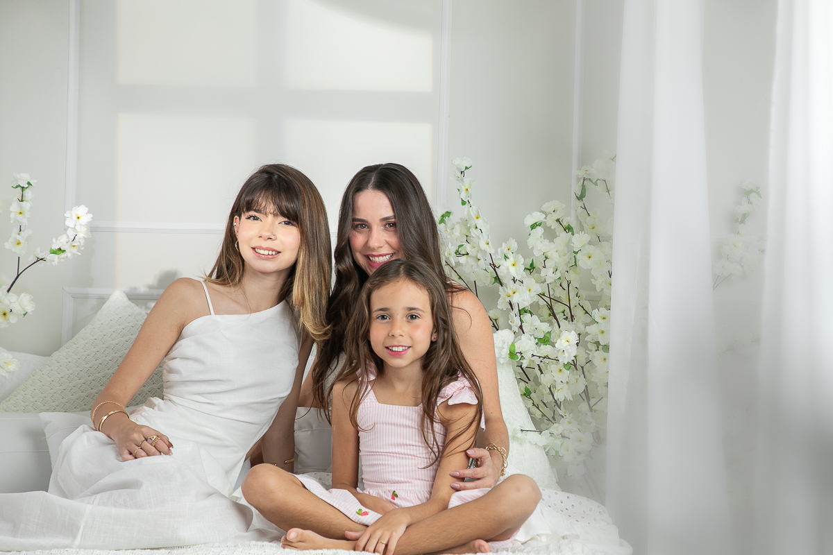 ensaio-fotografico-dia-das-maes-ensaio-dia-das-maes-cenario-do-dia-das-maes-inspiracao-de-cenario-fotografico-de-dia-das-maes-amor-de-mae-maternar-melhor-fotografo-de-barbacena-estudio-fotografico-em-barbacena-isabela-lobato-fotografia-dia-das-maes-2026