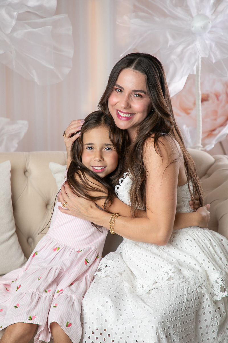 ensaio-fotografico-dia-das-maes-ensaio-dia-das-maes-cenario-do-dia-das-maes-inspiracao-de-cenario-fotografico-de-dia-das-maes-amor-de-mae-maternar-melhor-fotografo-de-barbacena-estudio-fotografico-em-barbacena-isabela-lobato-fotografia-dia-das-maes-2026