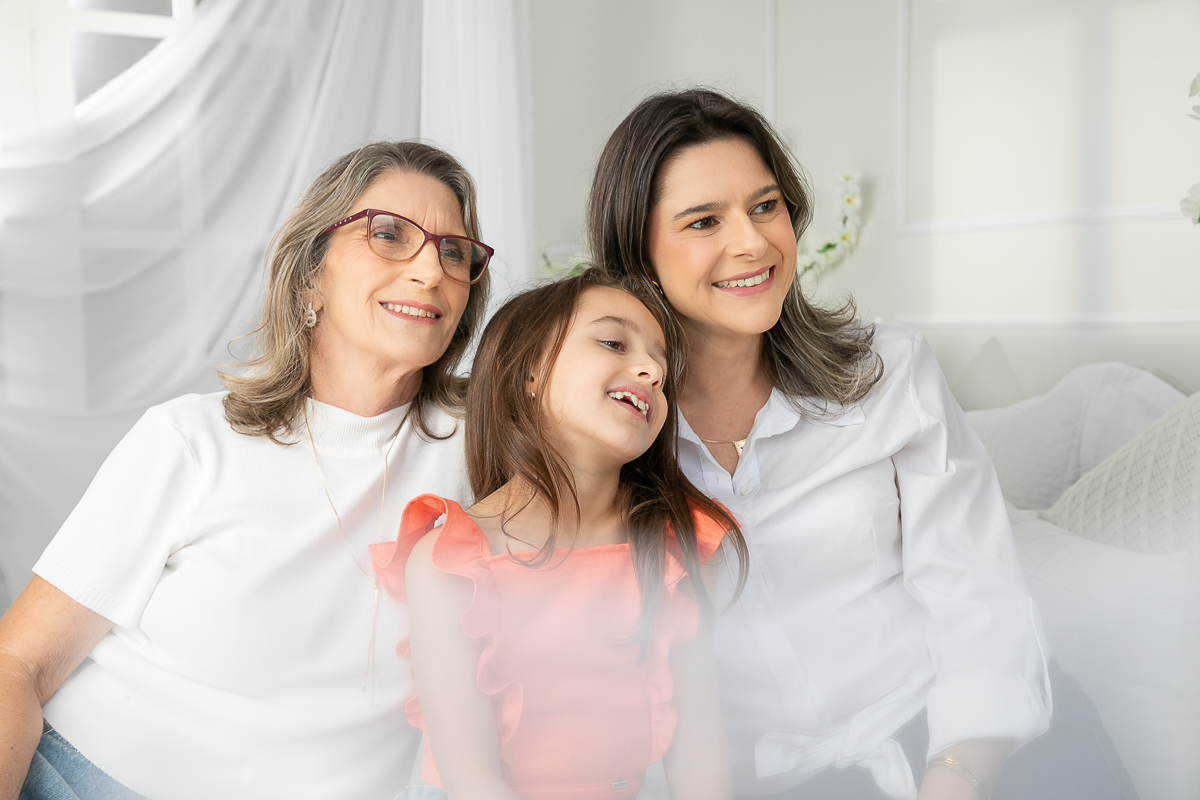 ensaio-fotografico-dia-das-maes-ensaio-dia-das-maes-cenario-do-dia-das-maes-inspiracao-de-cenario-fotografico-de-dia-das-maes-amor-de-mae-maternar-melhor-fotografo-de-barbacena-estudio-fotografico-em-barbacena-isabela-lobato-fotografia-dia-das-maes-2026