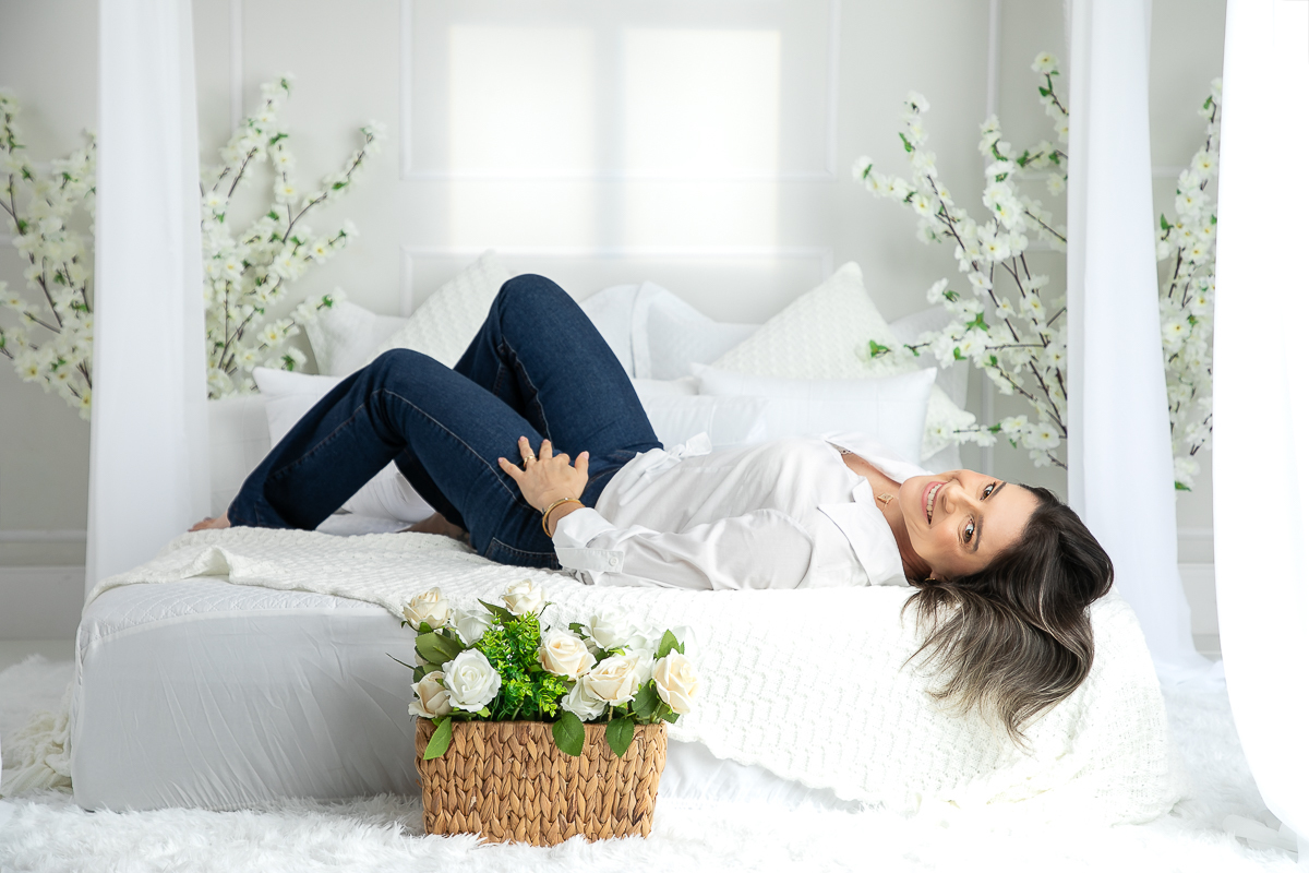 ensaio-fotografico-dia-das-maes-ensaio-dia-das-maes-cenario-do-dia-das-maes-inspiracao-de-cenario-fotografico-de-dia-das-maes-amor-de-mae-maternar-melhor-fotografo-de-barbacena-estudio-fotografico-em-barbacena-isabela-lobato-fotografia-dia-das-maes-2026