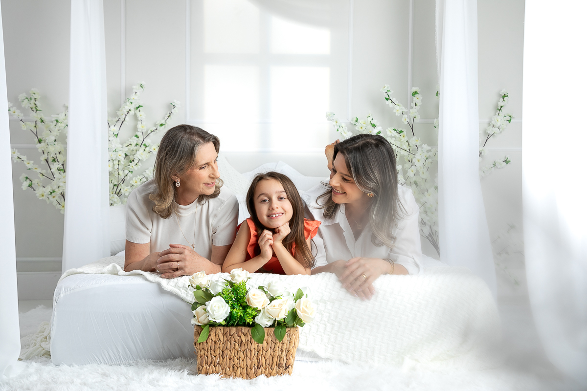 ensaio-fotografico-dia-das-maes-ensaio-dia-das-maes-cenario-do-dia-das-maes-inspiracao-de-cenario-fotografico-de-dia-das-maes-amor-de-mae-maternar-melhor-fotografo-de-barbacena-estudio-fotografico-em-barbacena-isabela-lobato-fotografia-dia-das-maes-2026