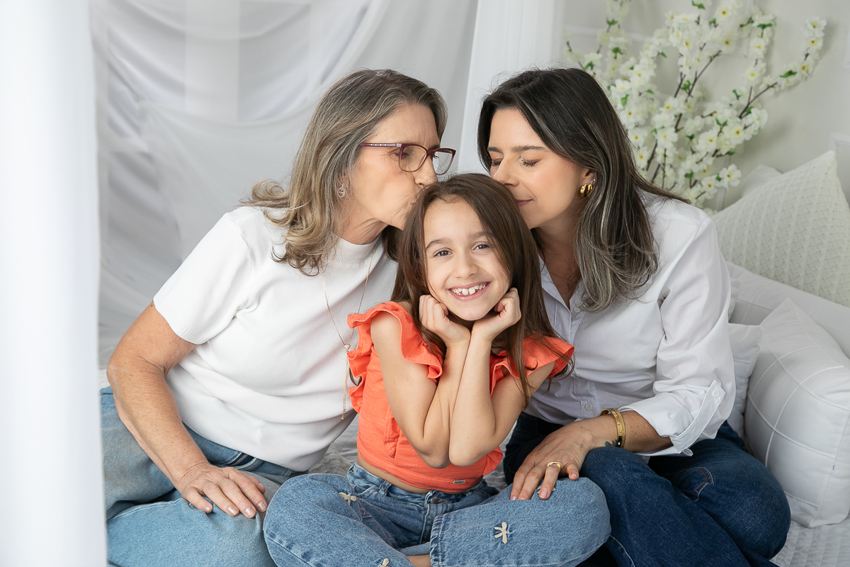 ensaio-fotografico-dia-das-maes-ensaio-dia-das-maes-cenario-do-dia-das-maes-inspiracao-de-cenario-fotografico-de-dia-das-maes-amor-de-mae-maternar-melhor-fotografo-de-barbacena-estudio-fotografico-em-barbacena-isabela-lobato-fotografia-dia-das-maes-2026