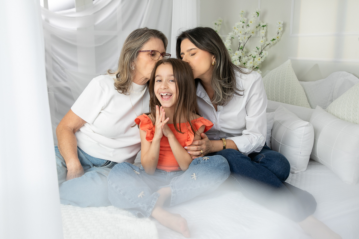 ensaio-fotografico-dia-das-maes-ensaio-dia-das-maes-cenario-do-dia-das-maes-inspiracao-de-cenario-fotografico-de-dia-das-maes-amor-de-mae-maternar-melhor-fotografo-de-barbacena-estudio-fotografico-em-barbacena-isabela-lobato-fotografia-dia-das-maes-2026