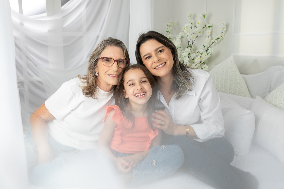 ensaio-fotografico-dia-das-maes-ensaio-dia-das-maes-cenario-do-dia-das-maes-inspiracao-de-cenario-fotografico-de-dia-das-maes-amor-de-mae-maternar-melhor-fotografo-de-barbacena-estudio-fotografico-em-barbacena-isabela-lobato-fotografia-dia-das-maes-2026