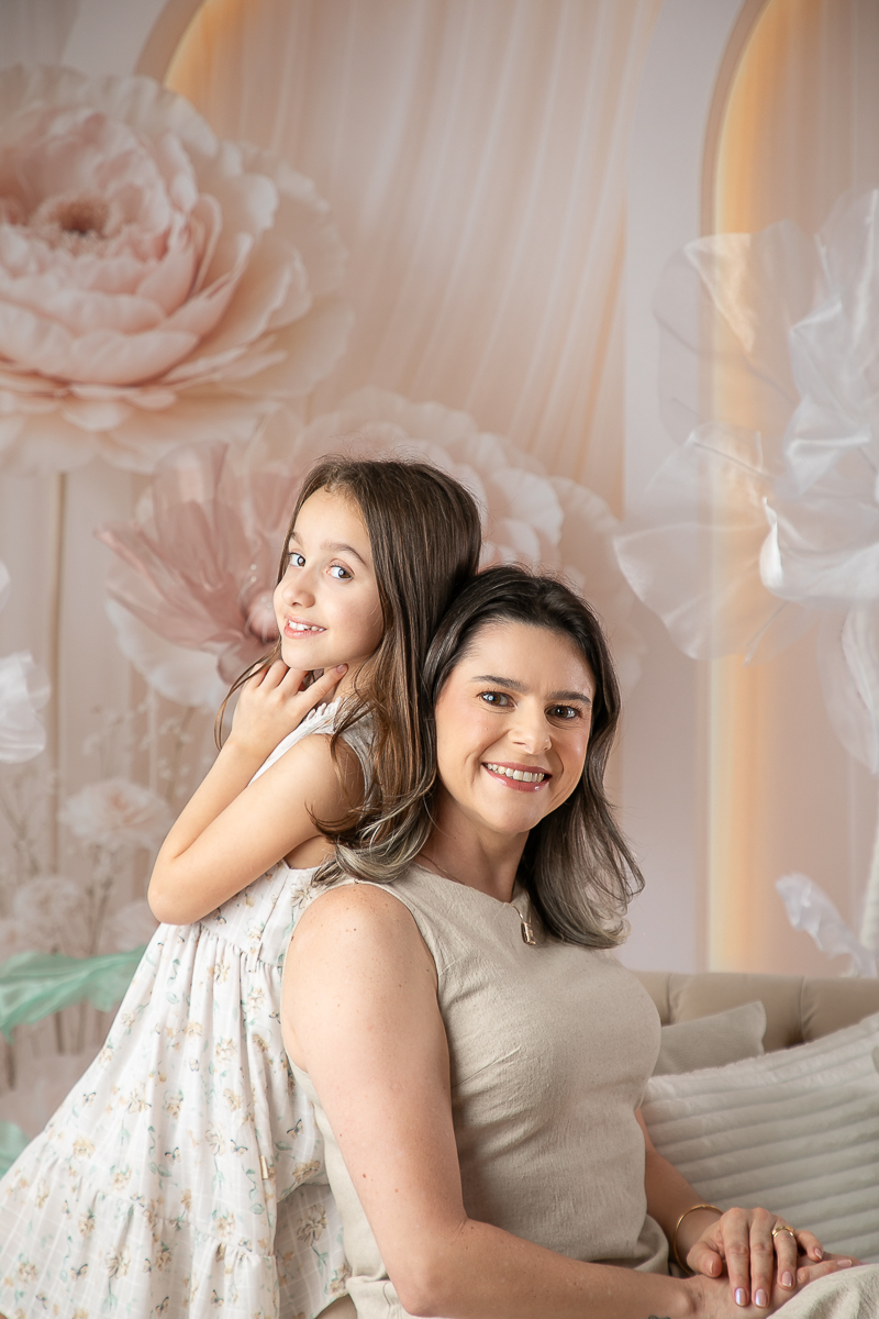 ensaio-fotografico-dia-das-maes-ensaio-dia-das-maes-cenario-do-dia-das-maes-inspiracao-de-cenario-fotografico-de-dia-das-maes-amor-de-mae-maternar-melhor-fotografo-de-barbacena-estudio-fotografico-em-barbacena-isabela-lobato-fotografia-dia-das-maes-2026