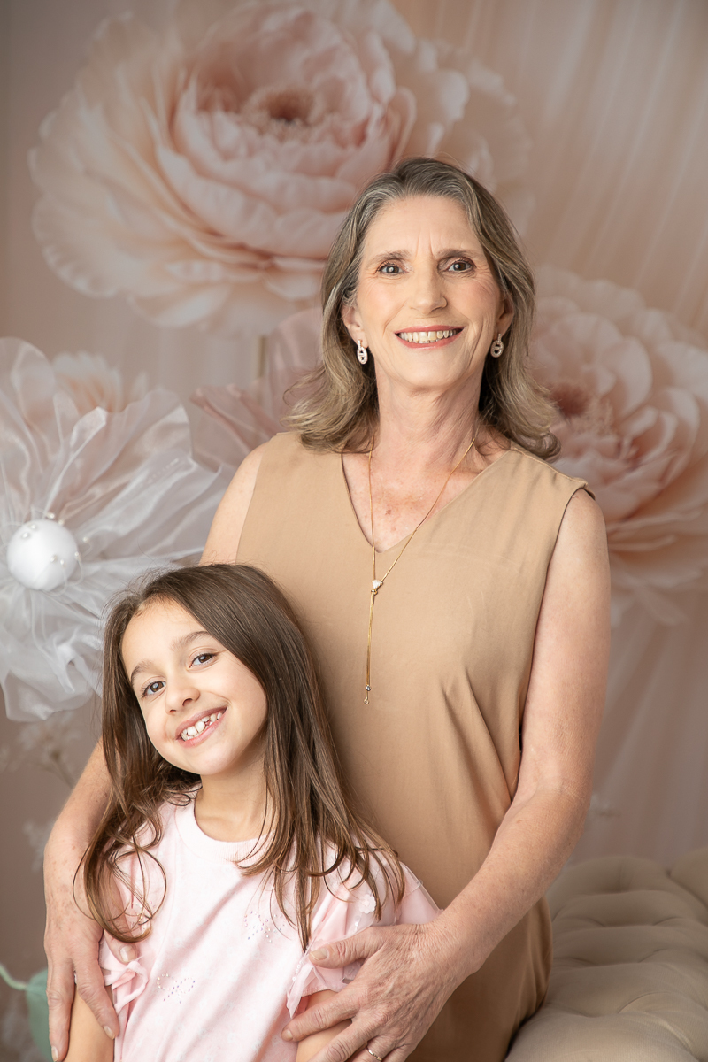 ensaio-fotografico-dia-das-maes-ensaio-dia-das-maes-cenario-do-dia-das-maes-inspiracao-de-cenario-fotografico-de-dia-das-maes-amor-de-mae-maternar-melhor-fotografo-de-barbacena-estudio-fotografico-em-barbacena-isabela-lobato-fotografia-dia-das-maes-2026