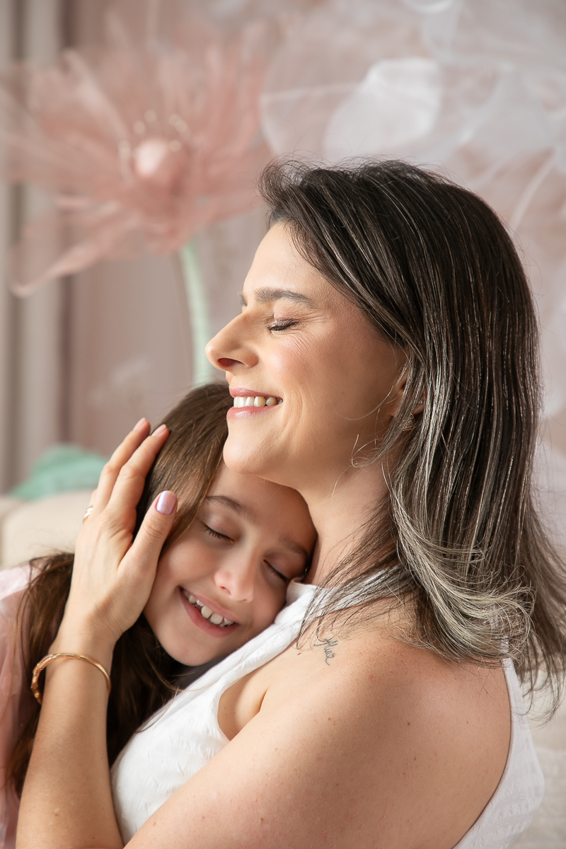 ensaio-fotografico-dia-das-maes-ensaio-dia-das-maes-cenario-do-dia-das-maes-inspiracao-de-cenario-fotografico-de-dia-das-maes-amor-de-mae-maternar-melhor-fotografo-de-barbacena-estudio-fotografico-em-barbacena-isabela-lobato-fotografia-dia-das-maes-2026