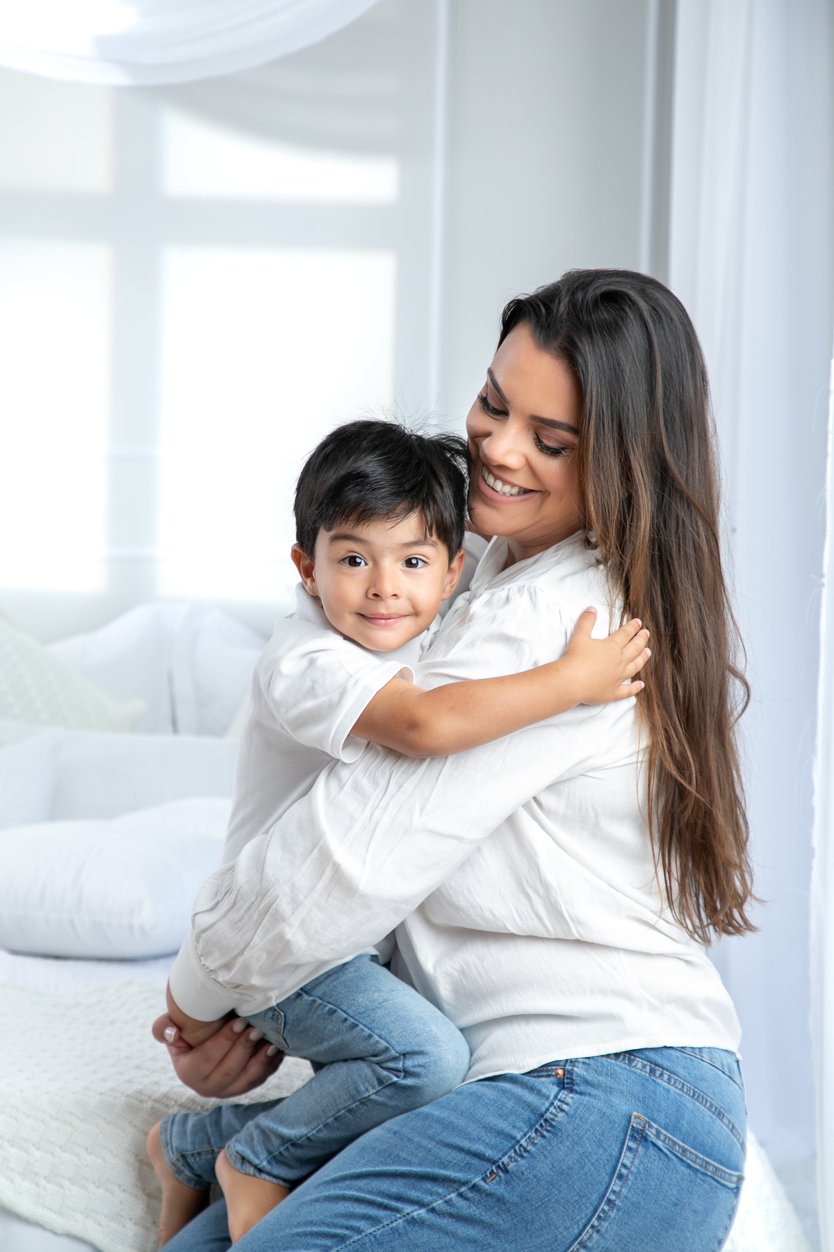 ensaio-fotografico-dia-das-maes-ensaio-dia-das-maes-cenario-do-dia-das-maes-inspiracao-de-cenario-fotografico-de-dia-das-maes-amor-de-mae-maternar-melhor-fotografo-de-barbacena-estudio-fotografico-em-barbacena-isabela-lobato-fotografia-dia-das-maes-2026