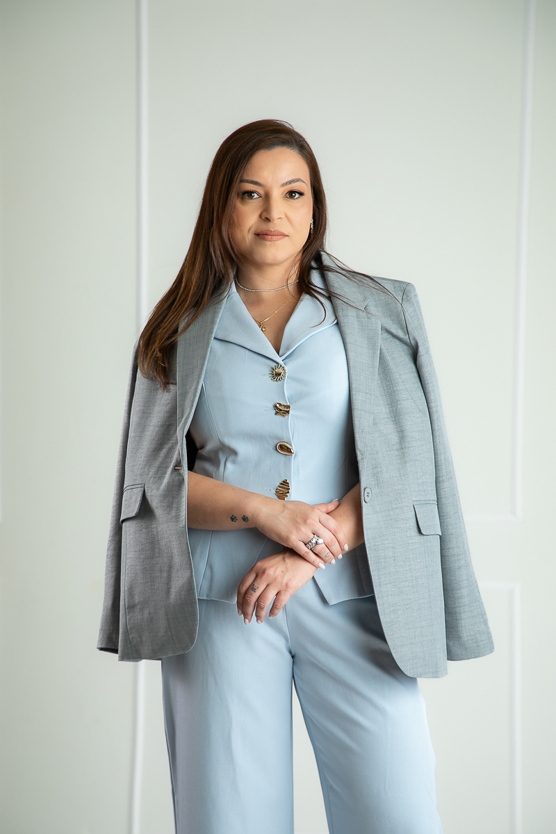 fotografa-de-retrato-corporativo-fotos-para-mkt-advogado-fotografo-que-trabalha-com-retrato-corporativo-em-barbacena-e-regiao-isabela-lobato-fotografia