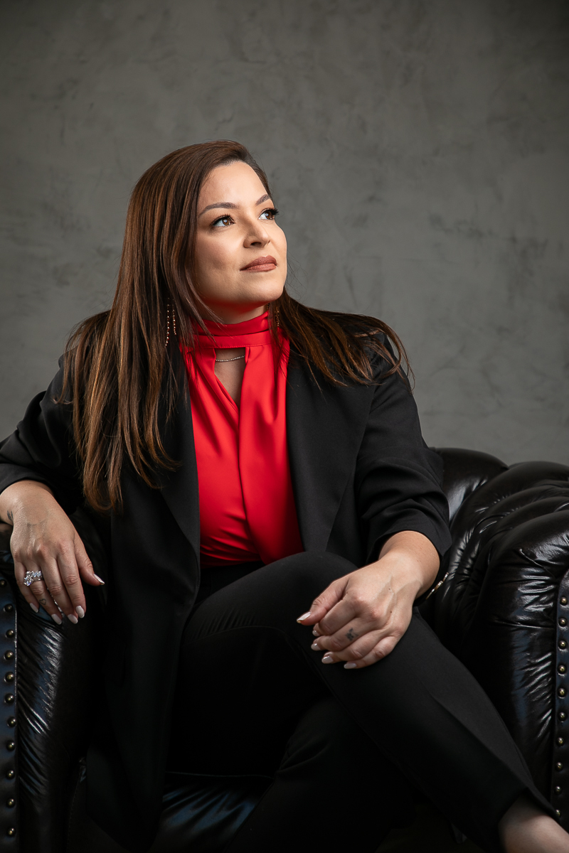 fotografa-de-retrato-corporativo-fotos-para-mkt-advogado-fotografo-que-trabalha-com-retrato-corporativo-em-barbacena-e-regiao-isabela-lobato-fotografia