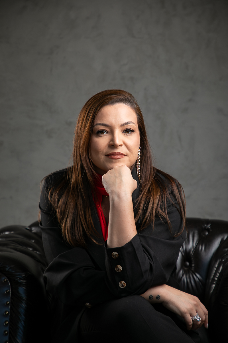 fotografa-de-retrato-corporativo-fotos-para-mkt-advogado-fotografo-que-trabalha-com-retrato-corporativo-em-barbacena-e-regiao-isabela-lobato-fotografia