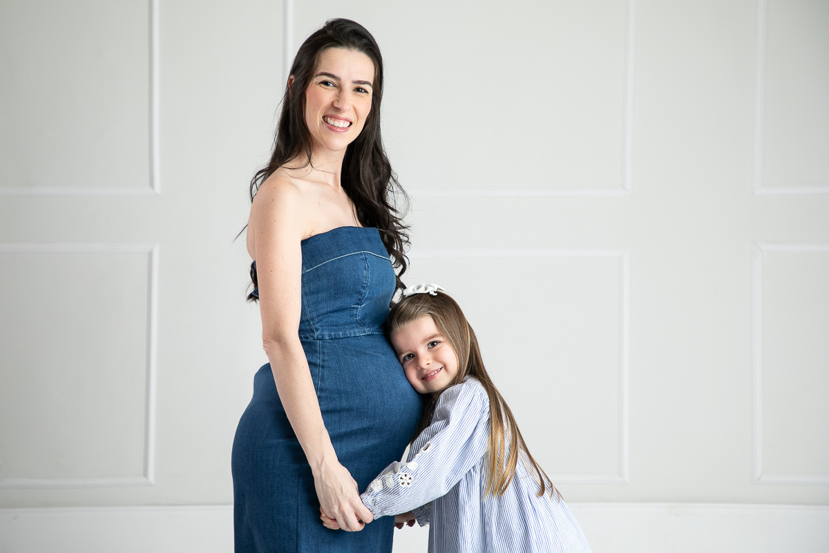 ensaio-fotografico-gestante-em-estudio-pregnancy-photo-shoot-studio-pregnancy-ensaio-gestante-com-flores-naturais-ideia-de-poses-para-foto-de-gestantes-ideia-de-roupas-para-ensaio-gestante-em-estudio-fotografa-de-gestante-em-barbacena-isabela-lobato-fotos