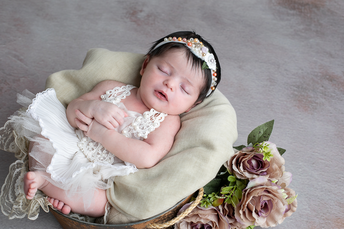 ensaio-newborn-ensaio-fotografico-de-bebe-recem-nascido-fotografa-de-recem-nascido-em-barbacena-minas-gerais-melhor-fotografa-de-conselheiro-lafaiete-barbacena-fotografa-em-alto-rio-doce-fotografa-infantil-minas-gerais-isabela-lobato-fotografia-barbacena