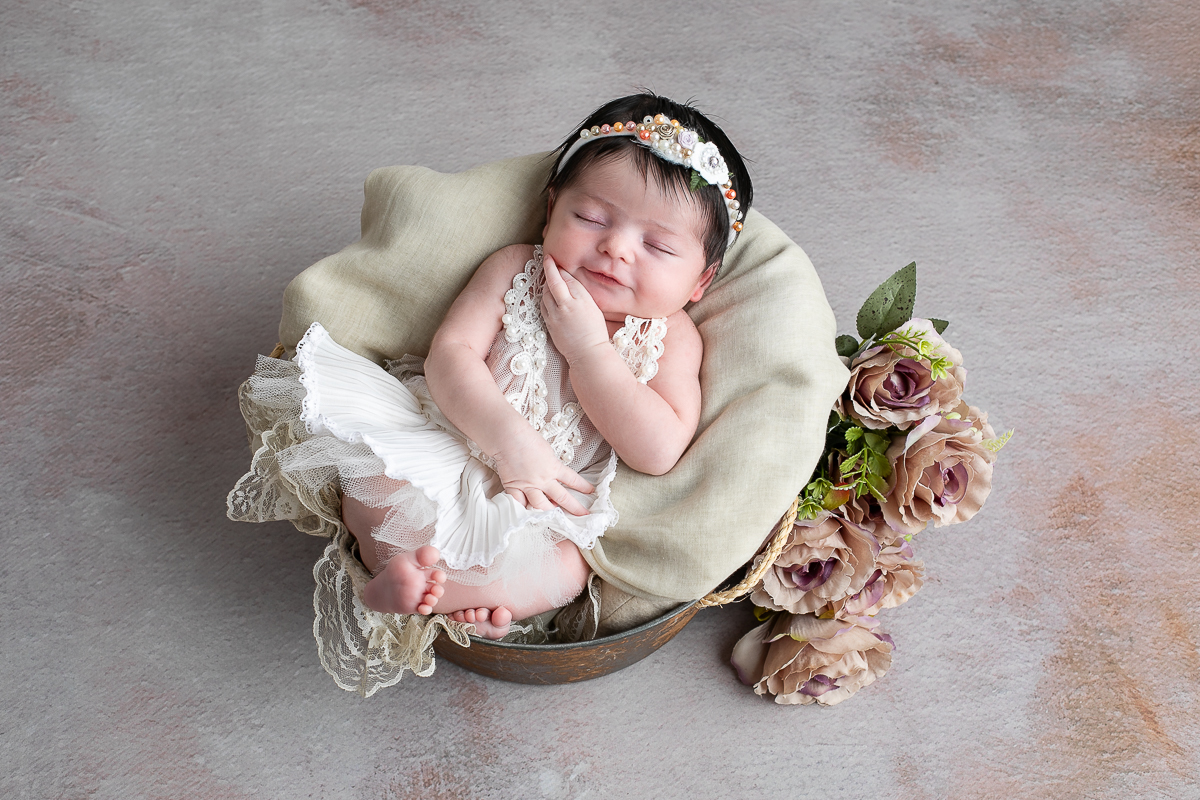ensaio-newborn-ensaio-fotografico-de-bebe-recem-nascido-fotografa-de-recem-nascido-em-barbacena-minas-gerais-melhor-fotografa-de-conselheiro-lafaiete-barbacena-fotografa-em-alto-rio-doce-fotografa-infantil-minas-gerais-isabela-lobato-fotografia-barbacena