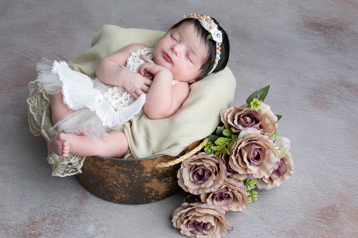 ensaio-newborn-ensaio-fotografico-de-bebe-recem-nascido-fotografa-de-recem-nascido-em-barbacena-minas-gerais-melhor-fotografa-de-conselheiro-lafaiete-barbacena-fotografa-em-alto-rio-doce-fotografa-infantil-minas-gerais-isabela-lobato-fotografia-barbacena