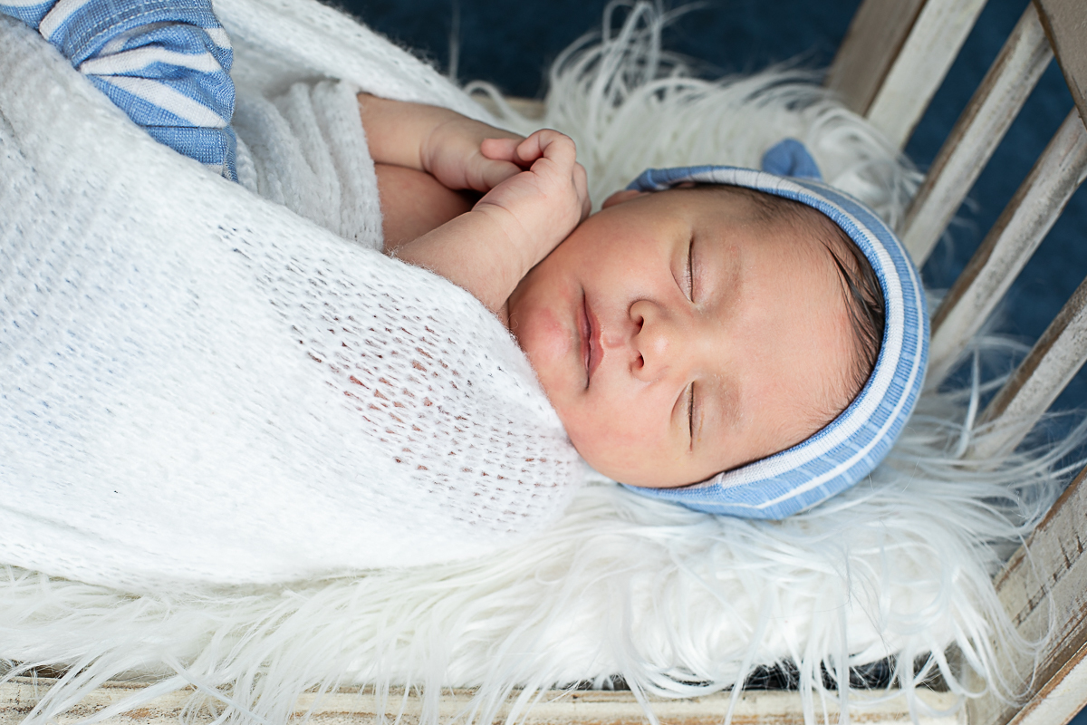 ensaio-newborn-ensaio-fotografico-de-bebe-recem-nascido-fotografa-de-recem-nascido-em-barbacena-minas-gerais-melhor-fotografa-de-conselheiro-lafaiete-barbacena-fotografa-em-alto-rio-doce-fotografa-infantil-minas-gerais-isabela-lobato-fotografia-barbacena