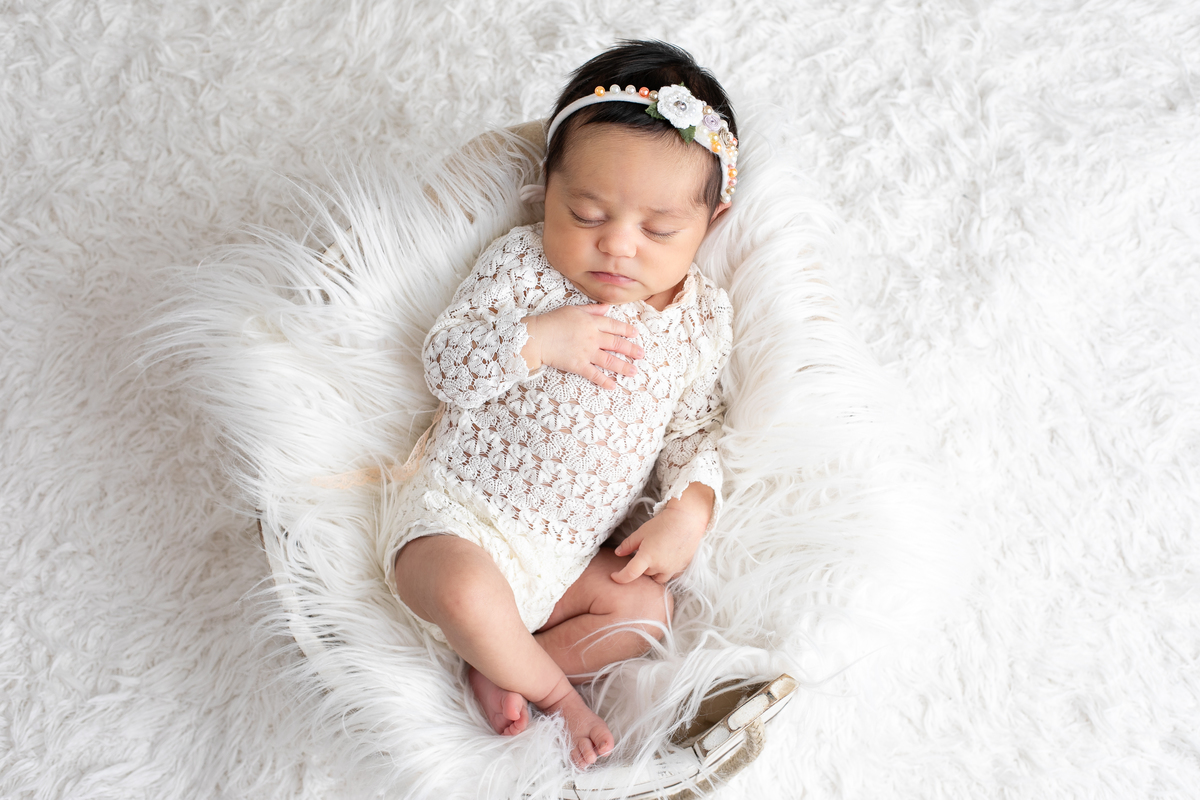 ensaio-newborn-ensaio-fotografico-de-bebe-recem-nascido-fotografa-de-recem-nascido-em-barbacena-minas-gerais-melhor-fotografa-de-conselheiro-lafaiete-barbacena-fotografa-em-alto-rio-doce-fotografa-infantil-minas-gerais-isabela-lobato-fotografia-barbacena