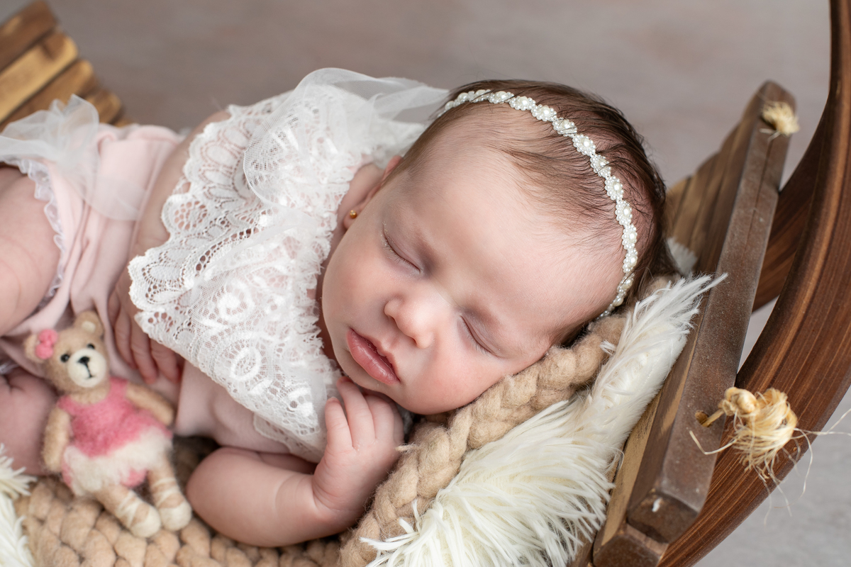 ensaio-newborn-ensaio-fotografico-de-bebe-recem-nascido-fotografa-de-recem-nascido-em-barbacena-minas-gerais-melhor-fotografa-de-conselheiro-lafaiete-barbacena-fotografa-em-alto-rio-doce-fotografa-infantil-minas-gerais-isabela-lobato-fotografia-barbacena