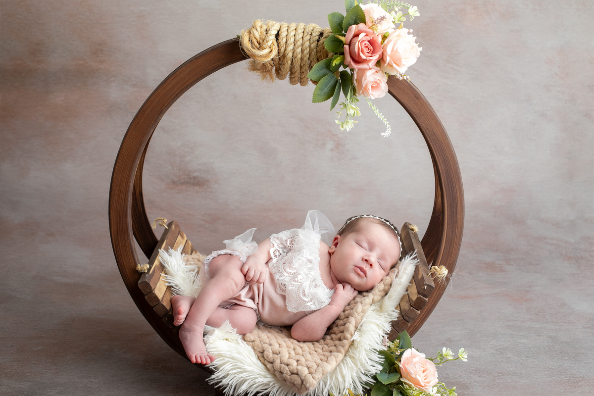 ensaio-newborn-ensaio-fotografico-de-bebe-recem-nascido-fotografa-de-recem-nascido-em-barbacena-minas-gerais-melhor-fotografa-de-conselheiro-lafaiete-barbacena-fotografa-em-alto-rio-doce-fotografa-infantil-minas-gerais-isabela-lobato-fotografia-barbacena