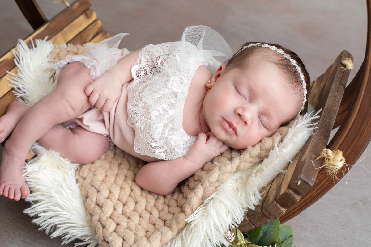 ensaio-newborn-ensaio-fotografico-de-bebe-recem-nascido-fotografa-de-recem-nascido-em-barbacena-minas-gerais-melhor-fotografa-de-conselheiro-lafaiete-barbacena-fotografa-em-alto-rio-doce-fotografa-infantil-minas-gerais-isabela-lobato-fotografia-barbacena
