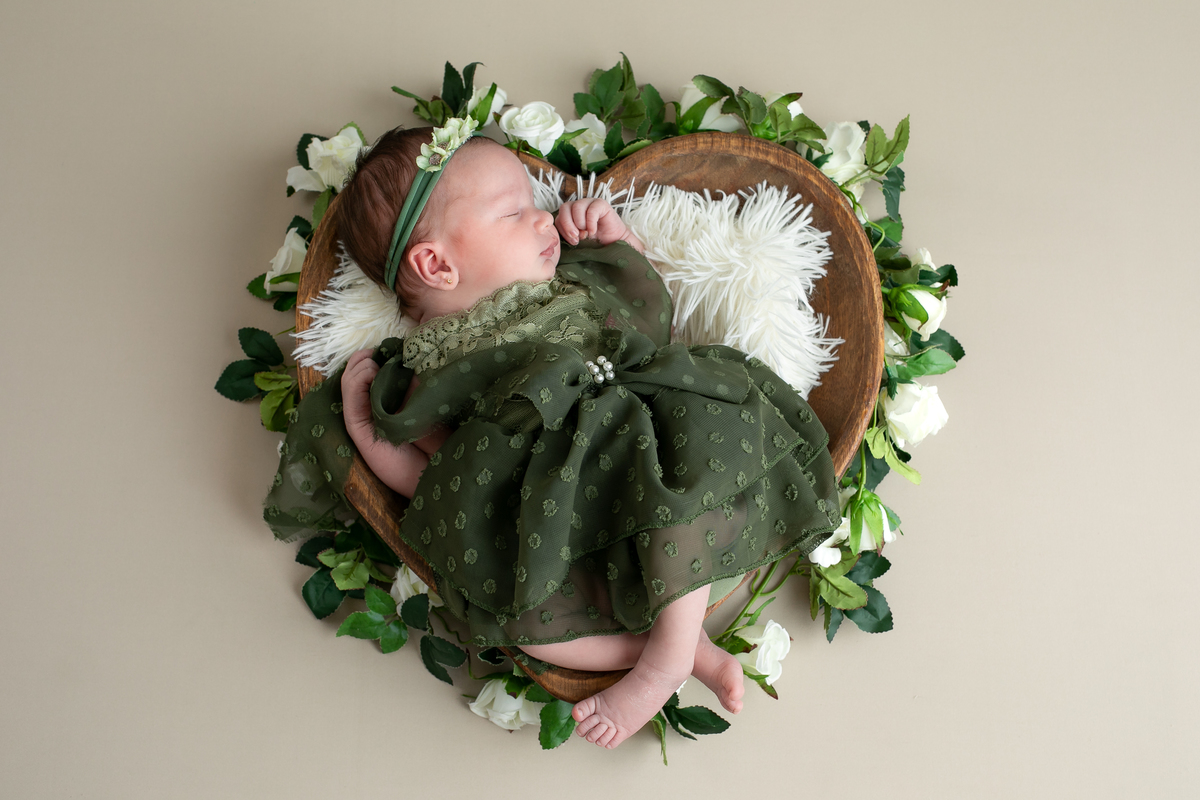 ensaio-newborn-ensaio-fotografico-de-bebe-recem-nascido-fotografa-de-recem-nascido-em-barbacena-minas-gerais-melhor-fotografa-de-conselheiro-lafaiete-barbacena-fotografa-em-alto-rio-doce-fotografa-infantil-minas-gerais-isabela-lobato-fotografia-barbacena