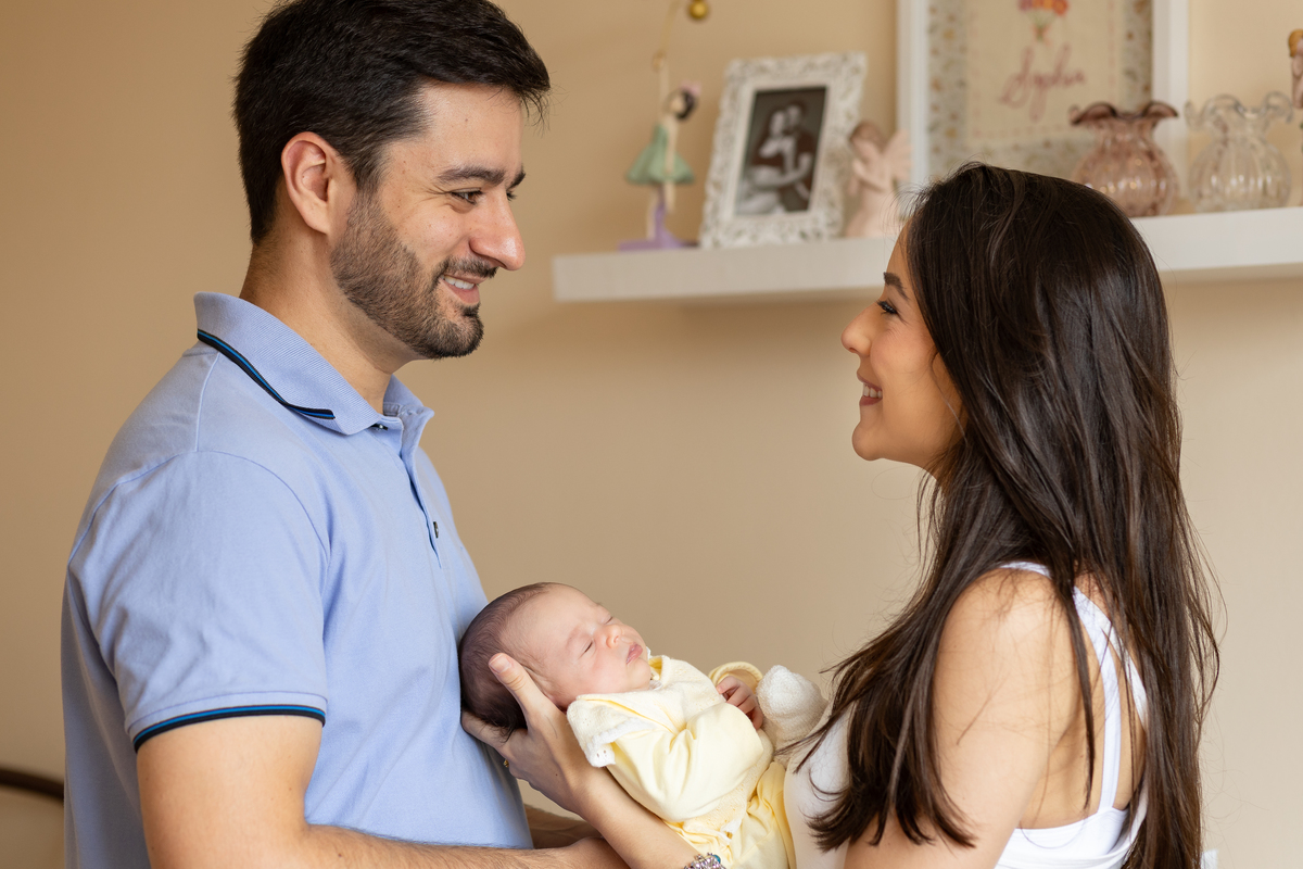 ensaio-newborn-lifestyle-ensaio-de-bebe-recem-nascido-fotografa-de-recem-nascido-em-barbacena-minas-gerais-melhor-fotografa-de-conselheiro-lafaiete-barbacena-fotografa-em-alto-rio-doce-fotografa-infantil-minas-gerais-isabela-lobato-fotografia-barbacena